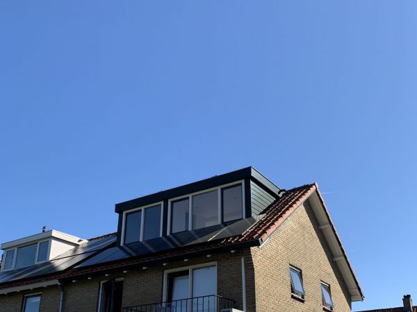 Plaatsing zonnepanelen in Loosdrecht woning-en-schuur-loosdrecht