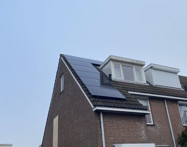 Zonnepanelen op woning in Reeuwijk