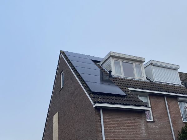 Zonnepanelen op woning in Reeuwijk