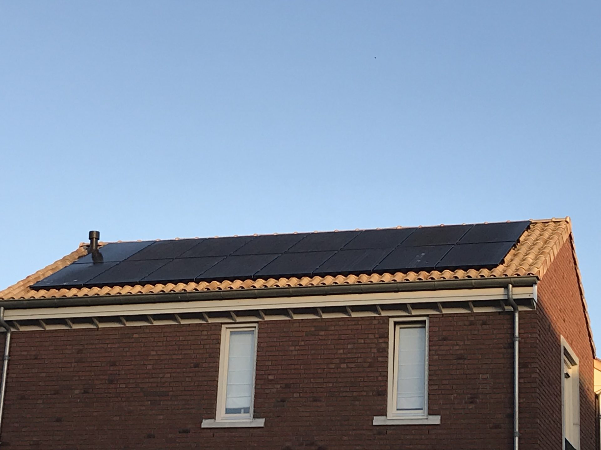 LG zonnepanelen installatie op een woning